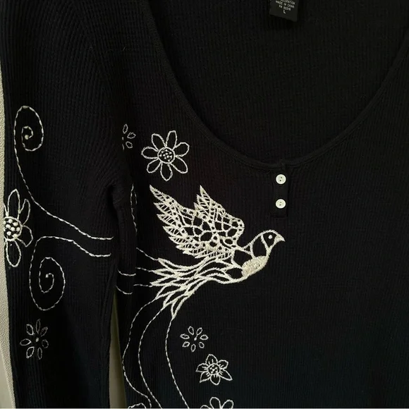 Lucky Brand Black and White Graphic Fitted Terminal Top - Picture 6 of 9